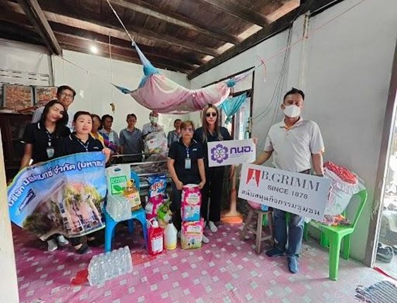 บริษัท มัลติแบกซ์ จำกัด (มหาชน) มอบถุงขยะ จำนวน 25 ชุด ให้แก่ผู้ป่วยติดเตียงภายในชุมชน