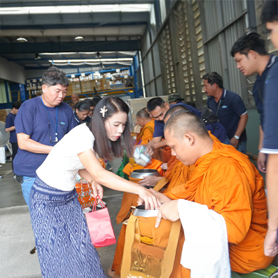 บริษัท มัลติแบกซ์ จำกัด (มหาชน) จัดกิจกรรมทำบุญครบรอบ 30 ปี พร้อมมอบทุนการศึกษาและเชิดชูพนักงานอาวุโส