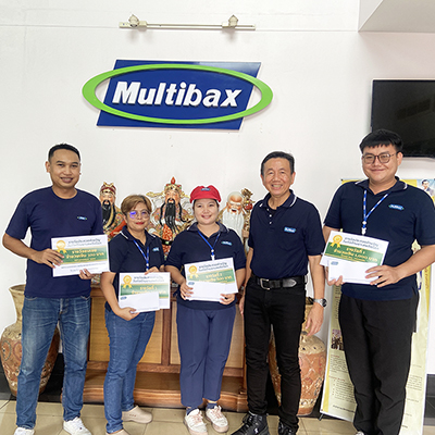 บริษัท มัลติแบกซ์ จำกัด (มหาชน) มอบรางวัลให้กับพนักงาน ในกิจกรรมประกวดคำขวัญในวันต่อต้านยาเสพติดโลก