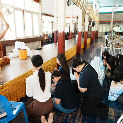 บริษัท มัลติแบกซ์ จำกัด (มหาชน) ร่วมถวายชุดหลอดไฟ และปัจจัย ในวันเข้าพรรษา