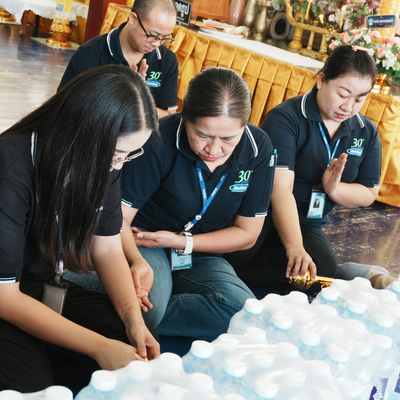 บริษัท มัลติแบกซ์ จำกัด (มหาชน) ร่วมถวายชุดหลอดไฟ และปัจจัย ในวันเข้าพรรษา