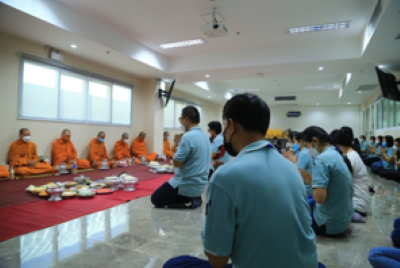 ทำพิธีบวงสรวงศาลพระพรหม และทำบุญถวายภัตตาหารเพล เนื่องในโอกาสครบรอบก่อตั้งบริษัทฯ  26 ปี 