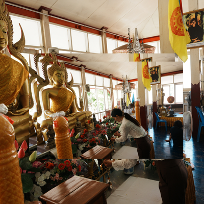บริษัท มัลติแบกซ์ จำกัด (มหาชน) ร่วมถวายชุดหลอดไฟ และปัจจัย ในวันเข้าพรรษา