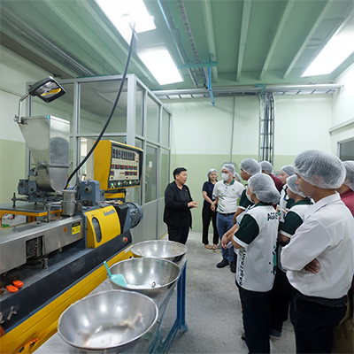 คณะวิศวกรรมศาสตร์ มหาวิทยาลัยเกษตรศาสตร์ วิทยาเขตศรีราชา เข้าเยี่ยมชมกระบวนการผลิต บริษัท มัลติแบกซ์ จำกัด (มหาชน)
