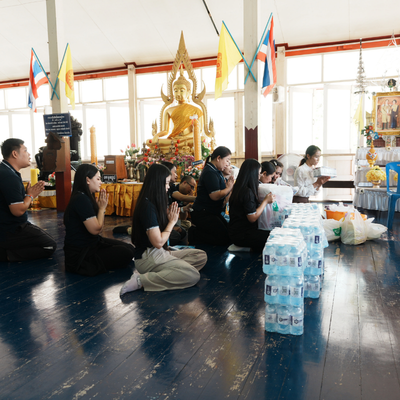 บริษัท มัลติแบกซ์ จำกัด (มหาชน) ร่วมถวายชุดหลอดไฟ และปัจจัย ในวันเข้าพรรษา